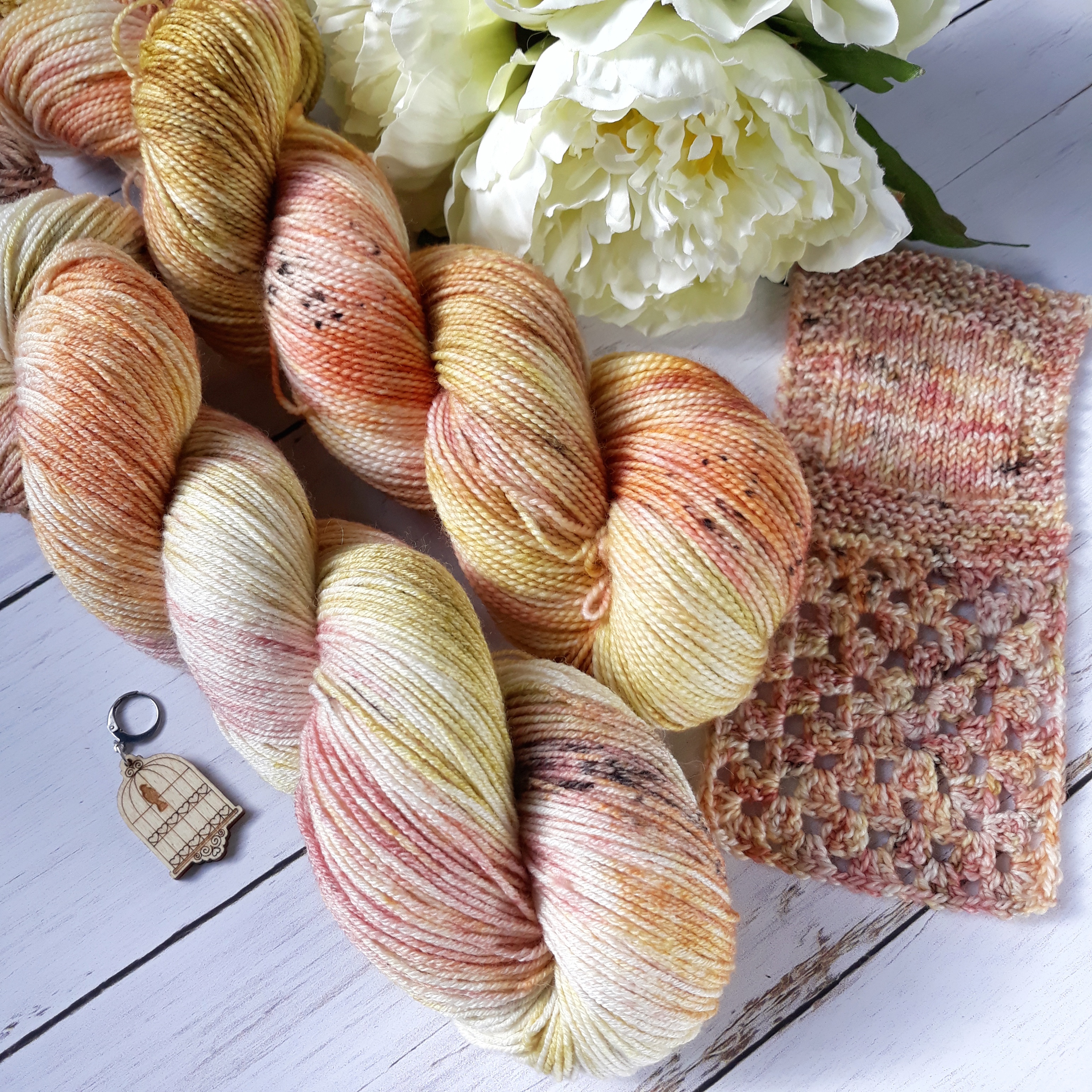 About Atelier Marie-Lucienne - Handdyed wool and a wooden stitch marker