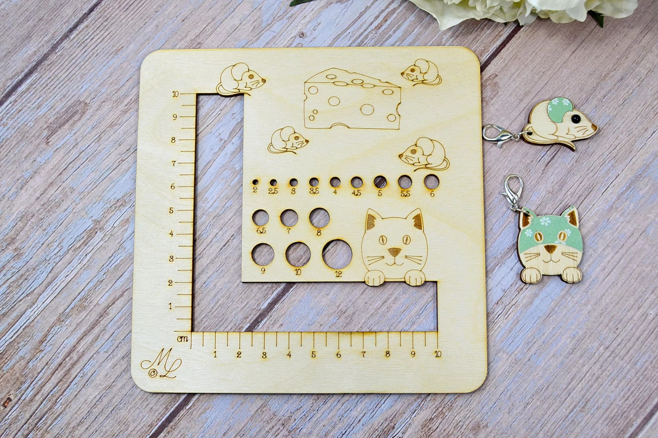 Swatch gauge and stitch markers Cat & Mouse